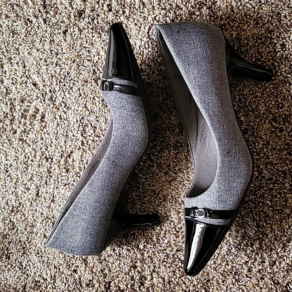 Marbella gray textile patent leather 8.5M "celeste" New without box